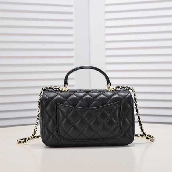 シャネルバッグ側面デザイン